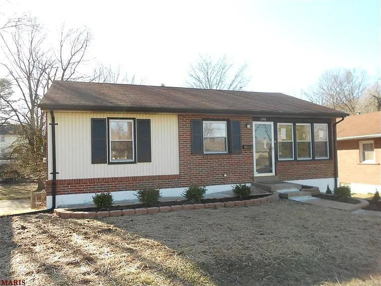 126 W Sarah Ave photo 1