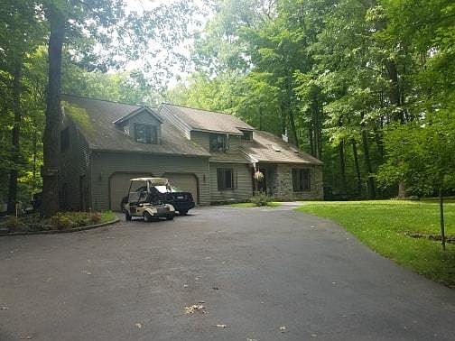 4th image of 1387 W High St