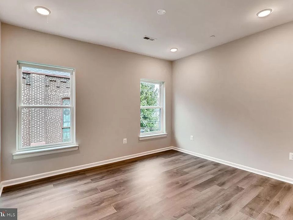 2nd image of 1004 W 38th St #1