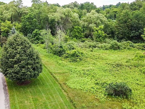 3rd image of 2928 Pickford Dr SE