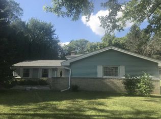 1442 Riverdale Dr, Oconomowoc, WI 53066