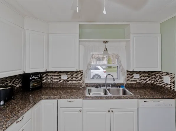 12 Carol Cir, Westfield, MA 01085