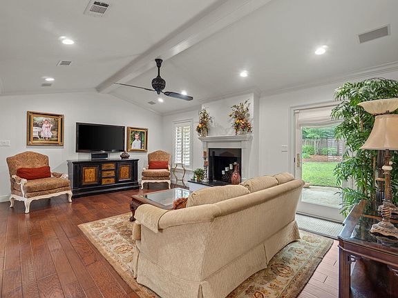 3rd image of 119 Oak Shores Dr