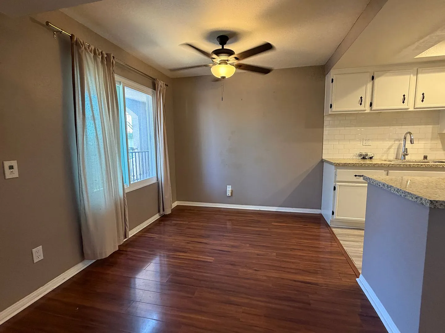 Stylish & Comfortable Townhome in Point Loma — Photo 1