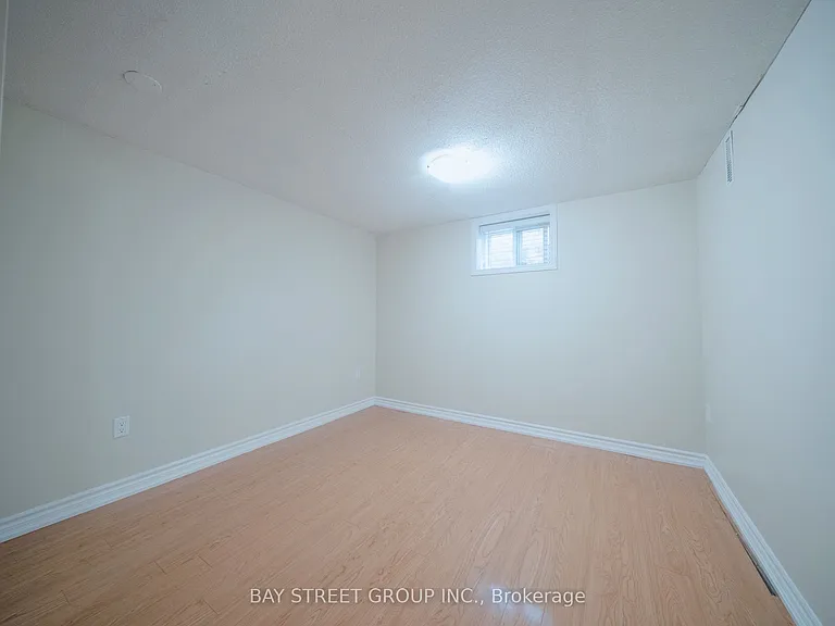 56 Corby Cres #LOWER — Photo 12