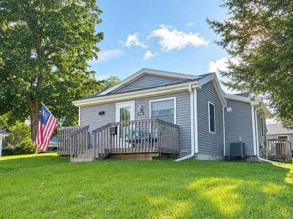 514 S Iowa St, Dodgeville, WI 53533