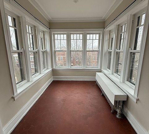 2nd image of 1350 W Thorndale Ave APT 3