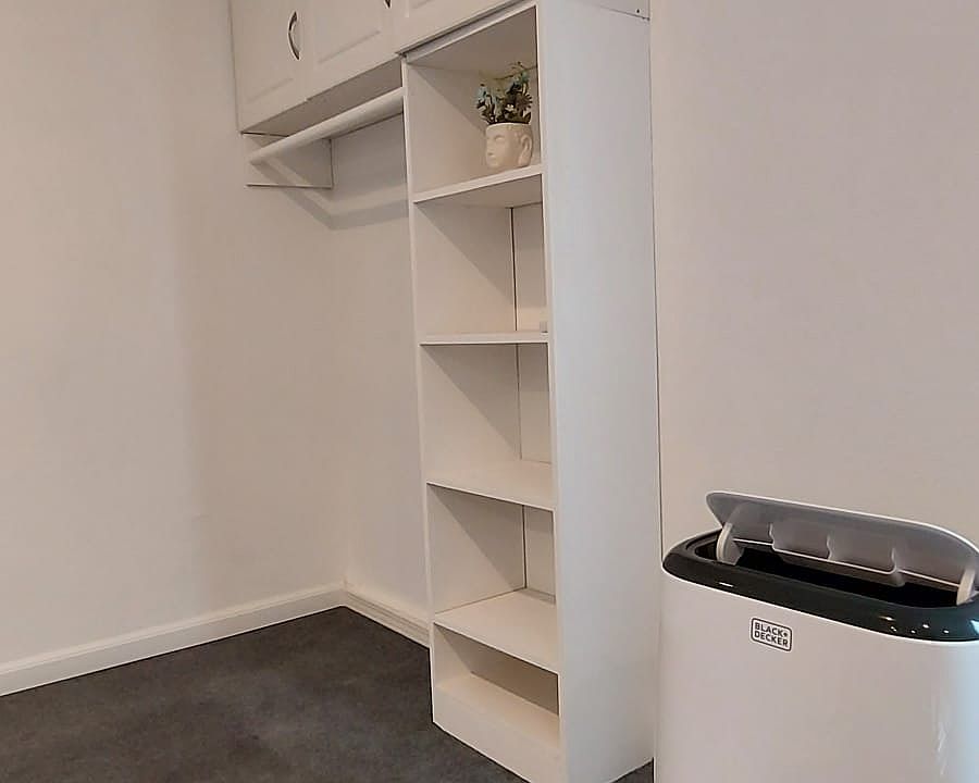 Closet and portable A/C