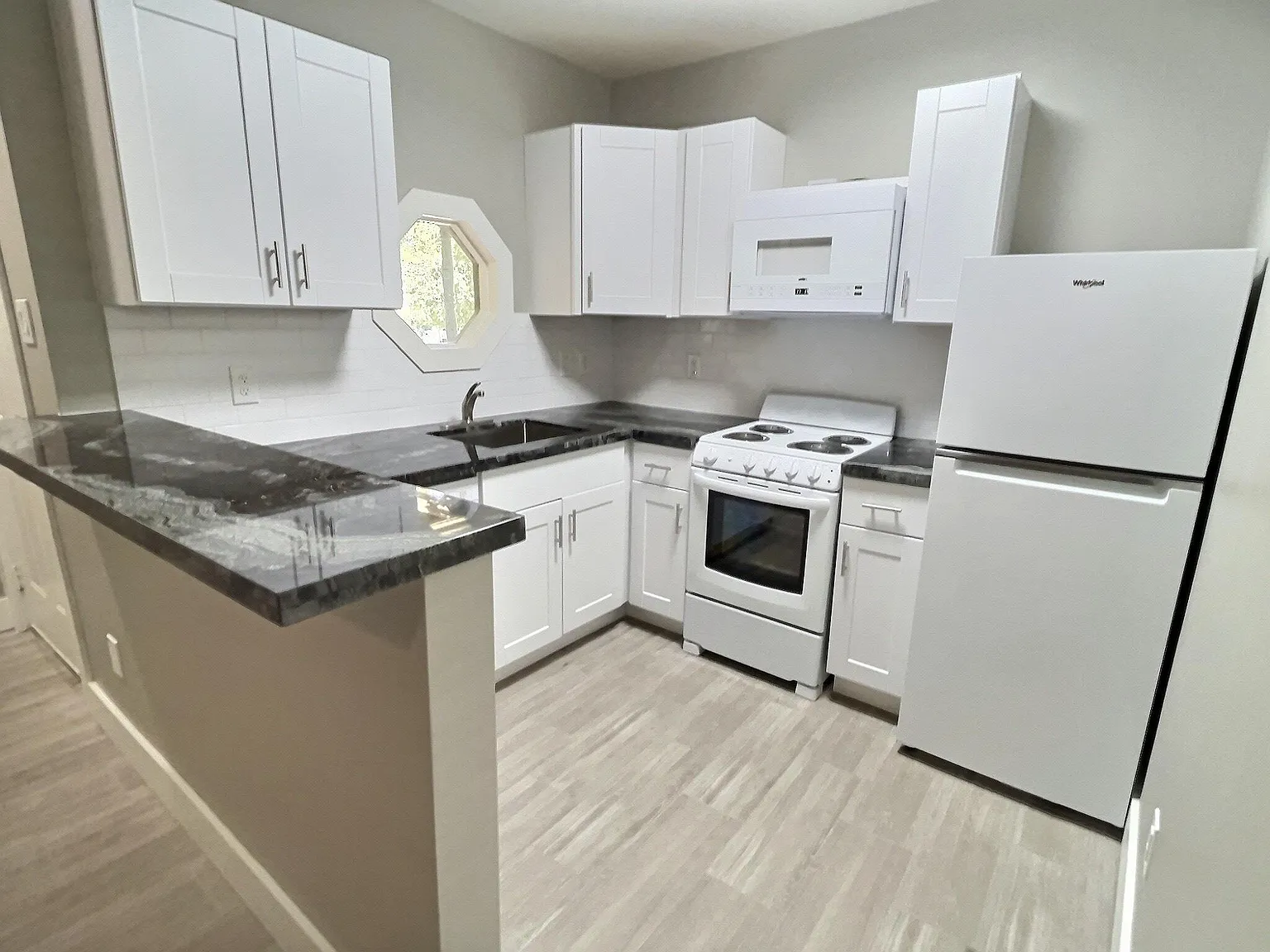1230 Cortlandt St — Photo 2