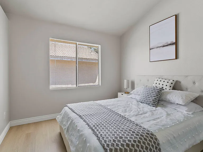 14033 Yorktown Ct — Photo 11