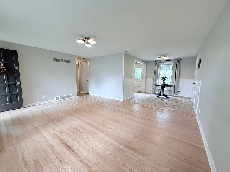 8721 W 82nd St — Photo 5