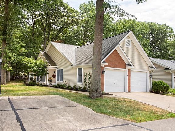 3rd image of 225 Westwind Dr