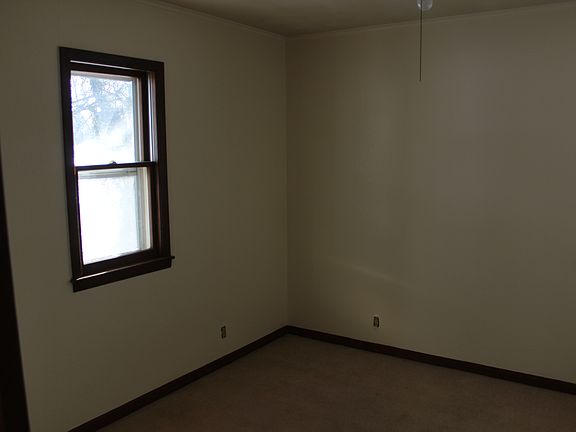 4th image of 521 N Van Buren St