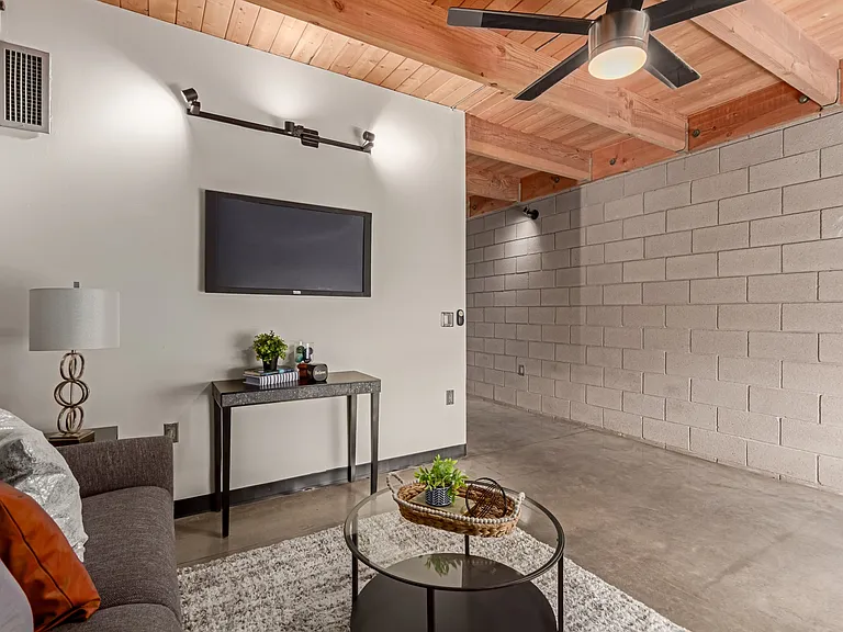 727 E Portland St #3 — Photo 7