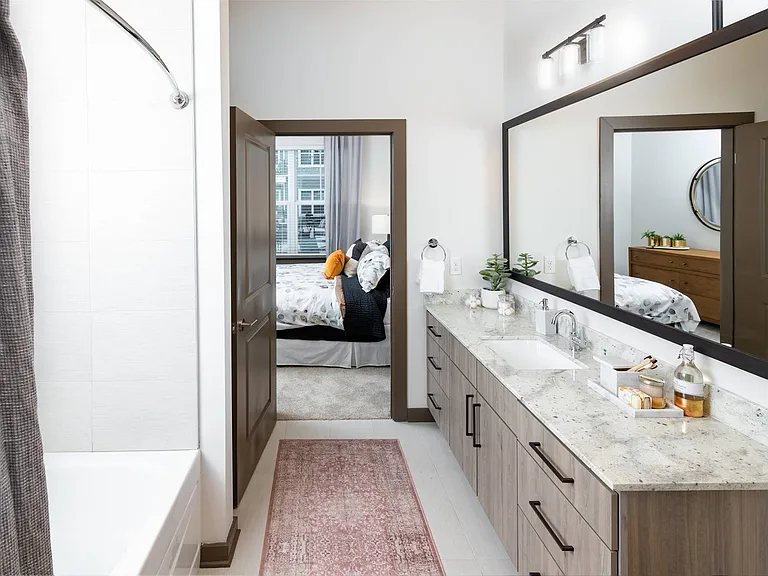 Everleigh Duluth 55+ Active Adult Apartments + — Photo 10