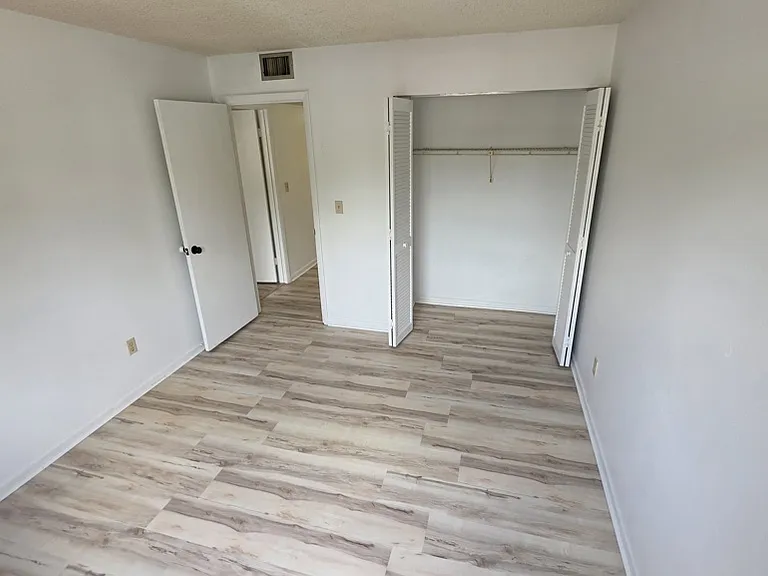 593 Fairways Cir — Photo 12