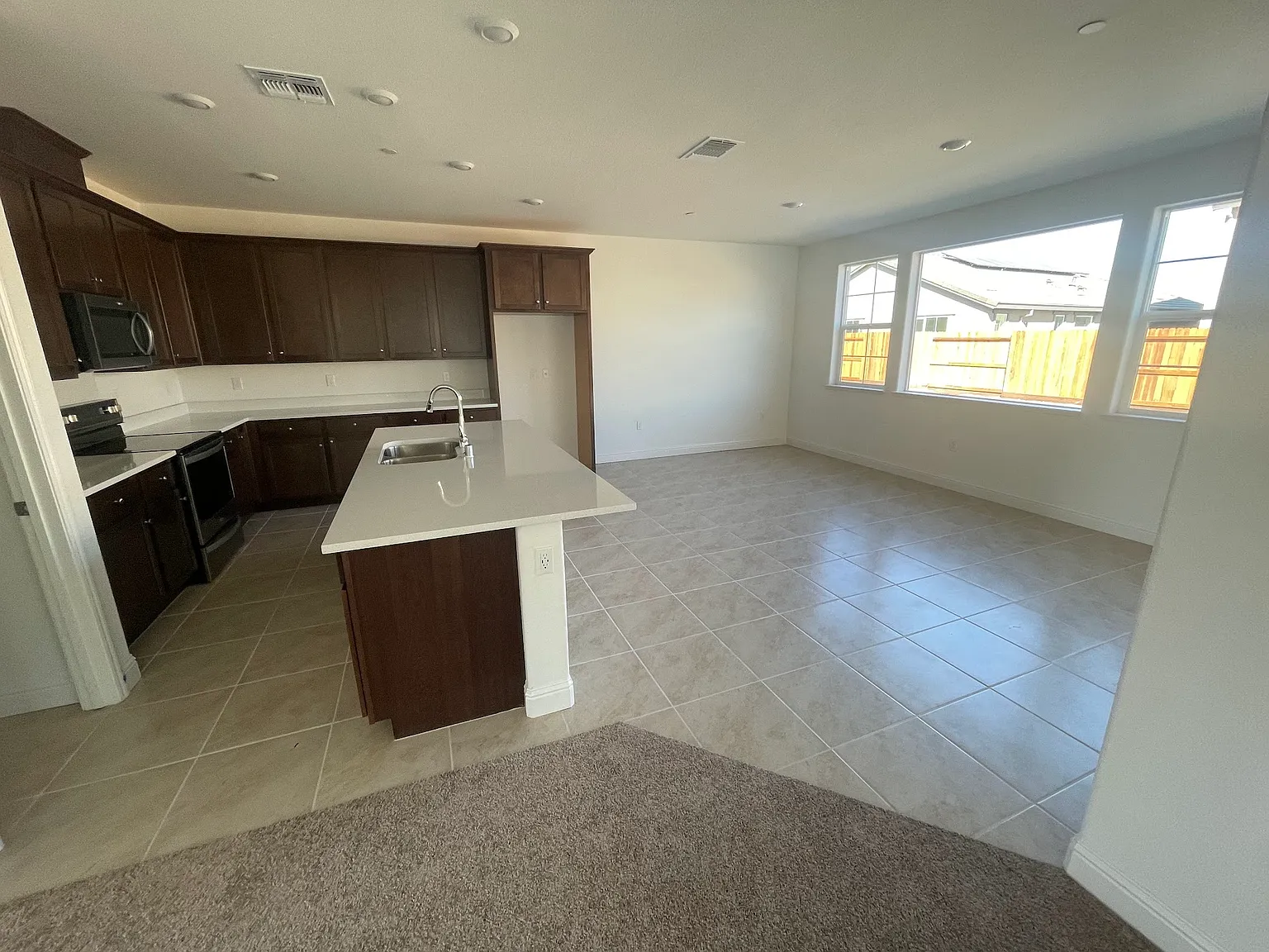 1442 Ascot Ln — Photo 4