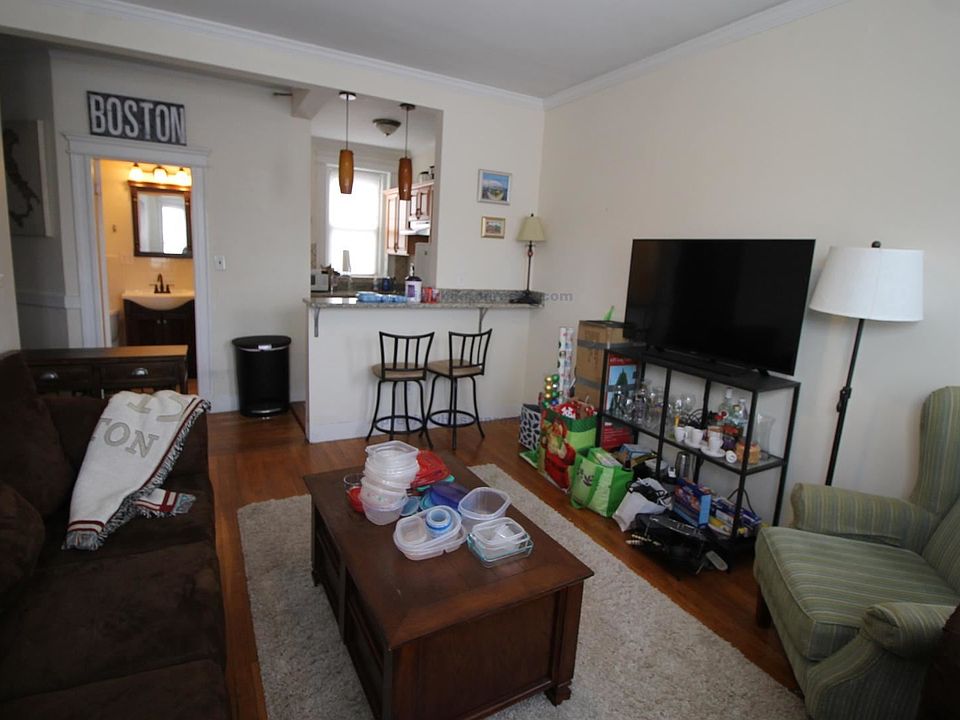 1st image of 1842 Commonwealth Ave #143