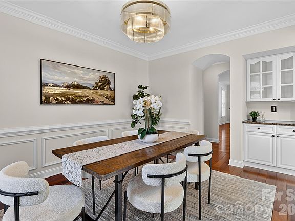 3rd image of 3400 Twelve Oaks Pl