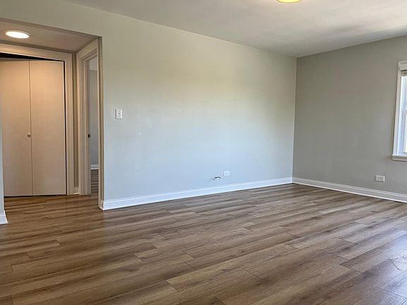 4th image of 1800 Euclid Ave #2W