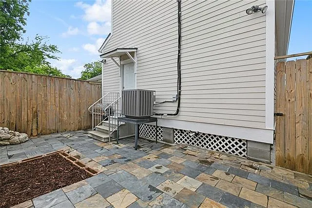 3316 Calhoun St — Photo 32