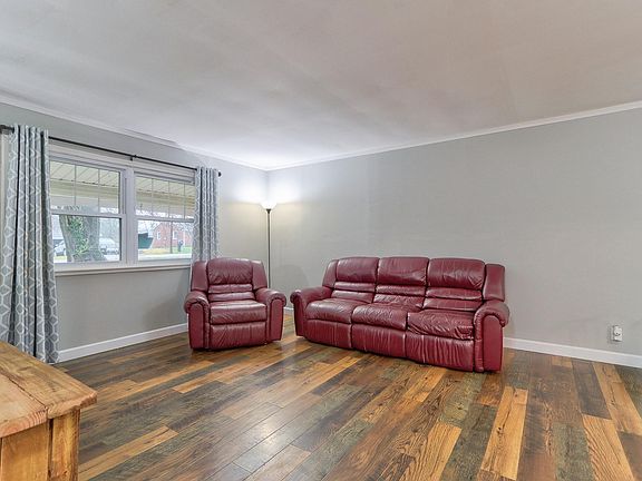 5th image of 806 Treelane Dr