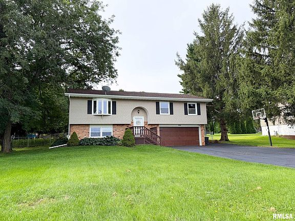 3rd image of 906 Lake Rd