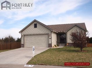 2521 Deer Trl, Junction City, KS 66441