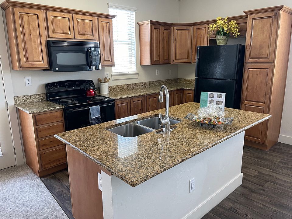 Real Wood Cabinets, Granite Counter Tops
