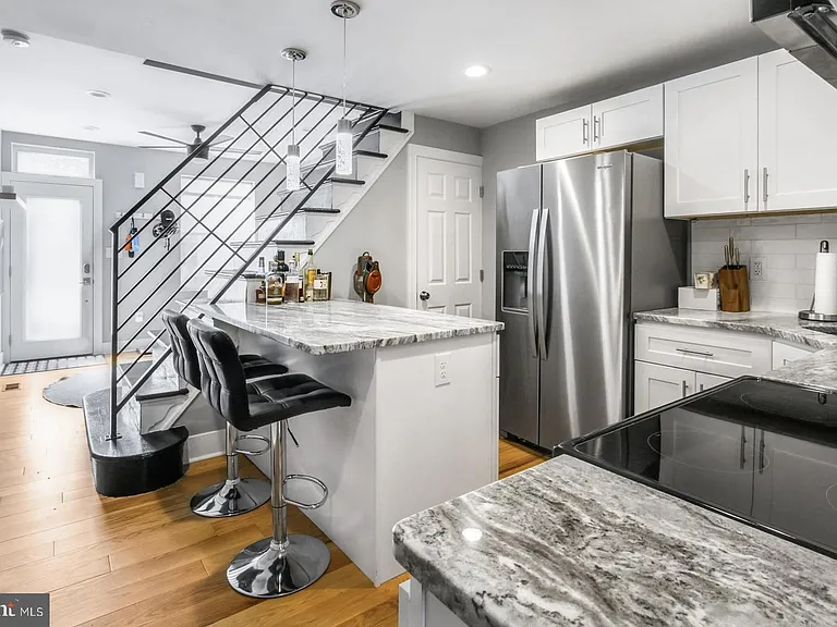 441 E Flora St — Photo 6