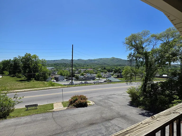 803 Roanoke Blvd — Photo 12