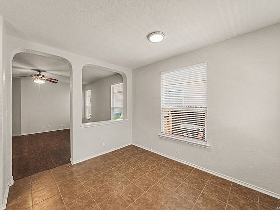 3rd image of 180 REEVES GDN