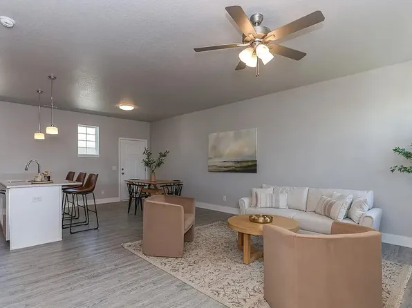 222 NW Common Pl, Waukee, IA 50263