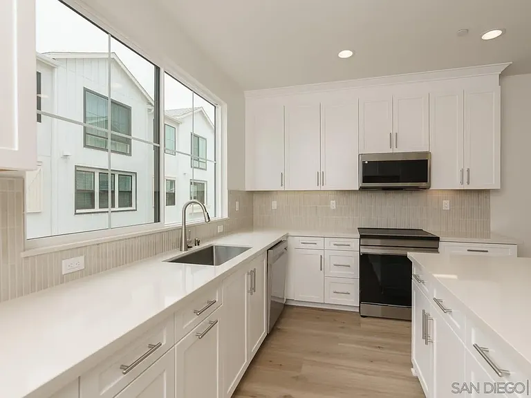 2564 Delphinium Ln — Photo 28