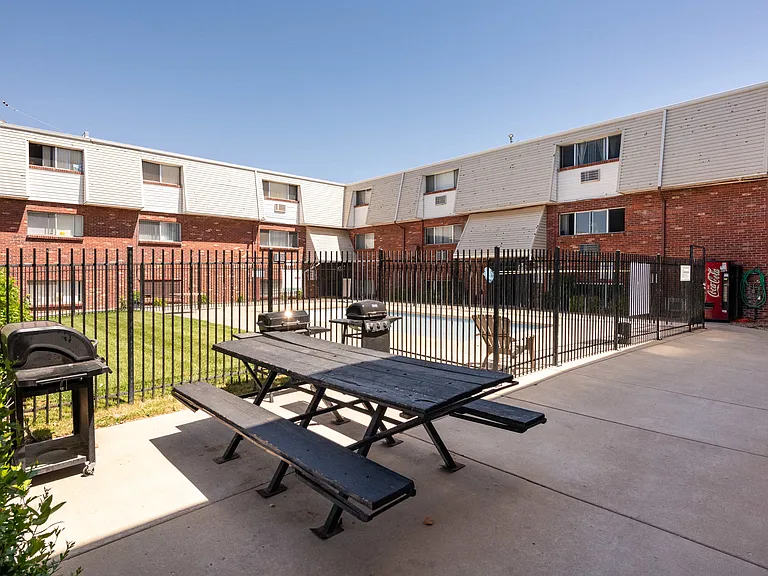 Carriage Green Apartments — Photo 25