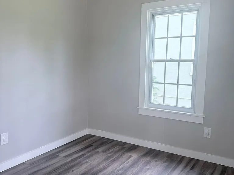 313 Elm St — Photo 2
