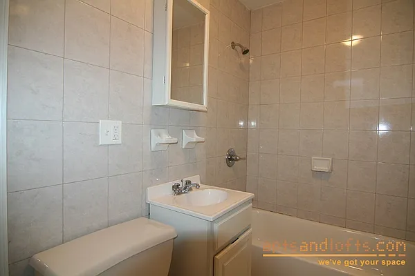 Rented by aptsandlofts.com | media 11