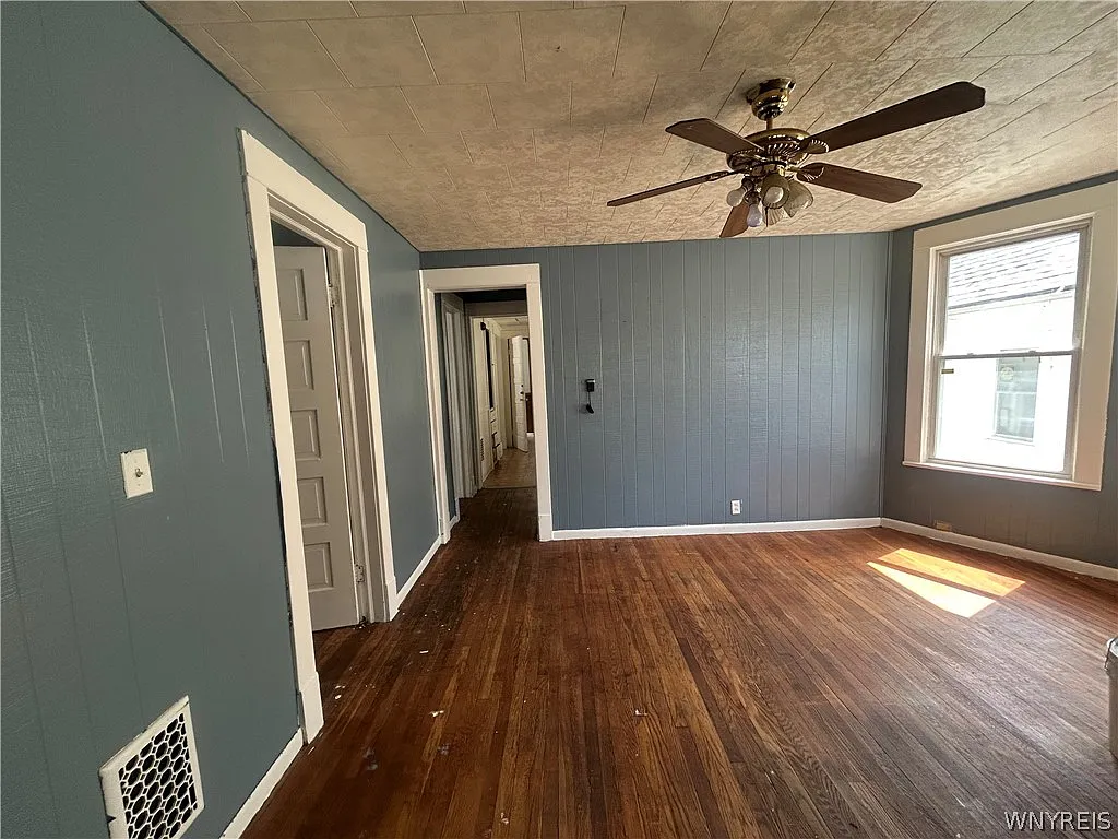 3 bed, 1.0 bath, 1000 sqft, $1,400 — Photo 3