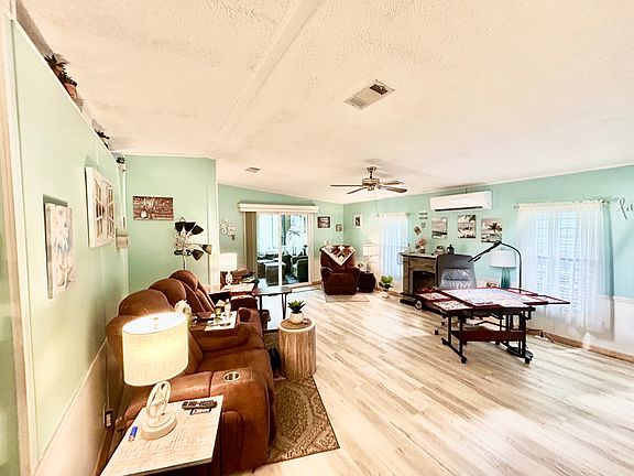 3rd image of 1 Hershey Ln