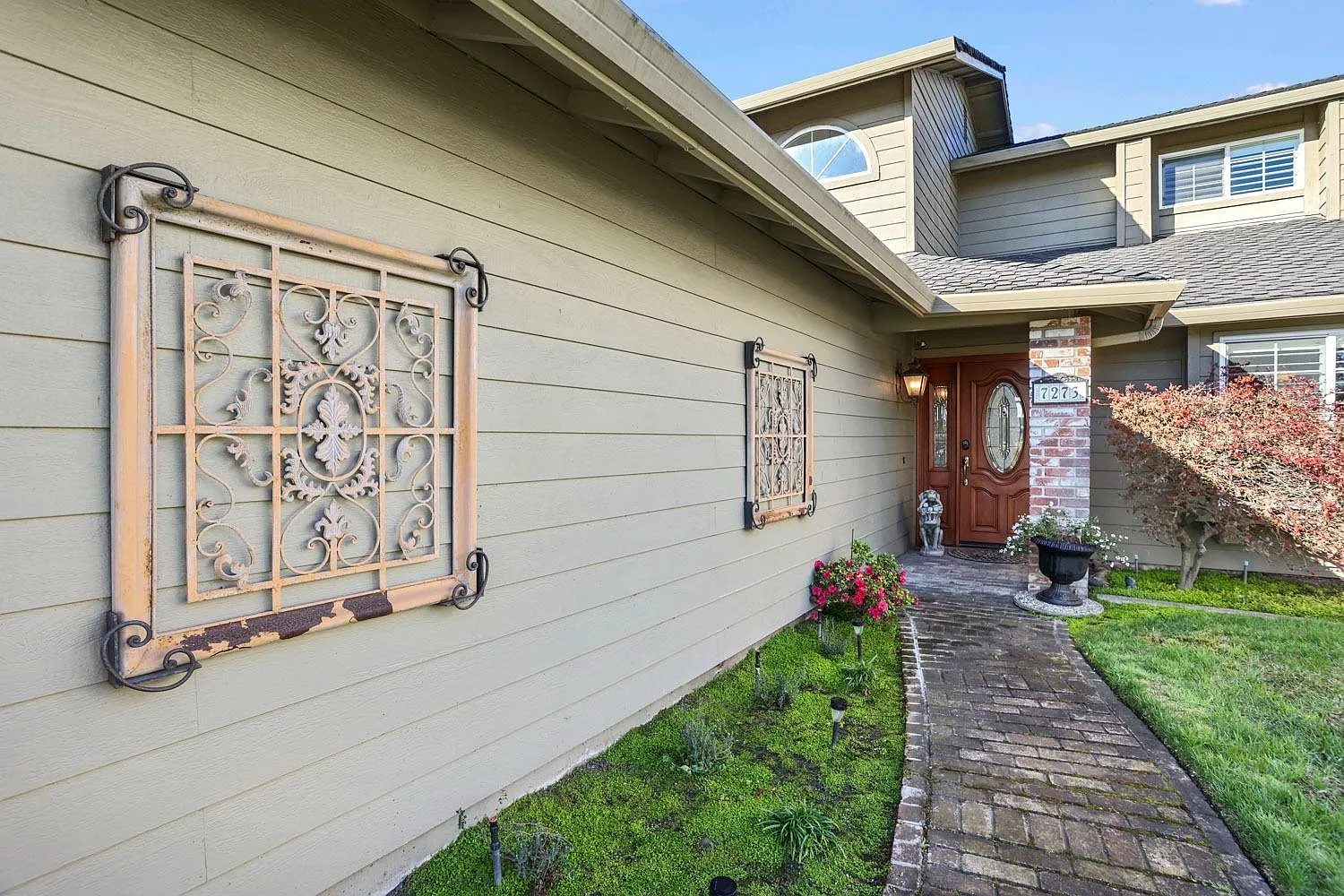 7273 Shoreline Dr — Photo 2