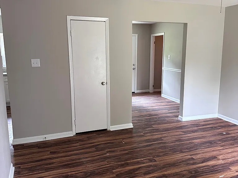 211 Virginia Dr — Photo 6