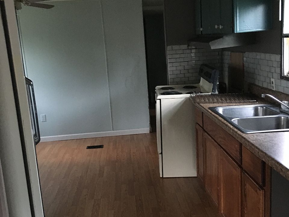 2nd image of 4 Palm Dr