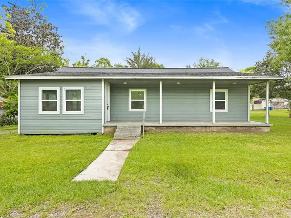 621 Fisher St, New Waverly, TX 77358