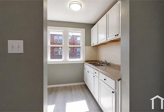 5th image of 2340 Clements St APT 1