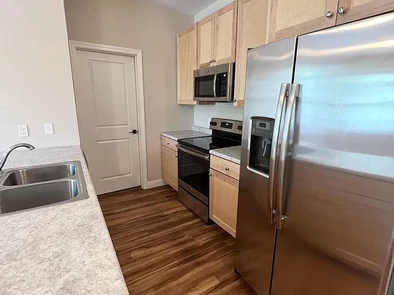 394 Main St #EIGHT — Photo 10