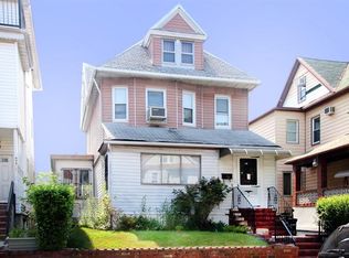 692 E 3rd St, Brooklyn, NY 11218