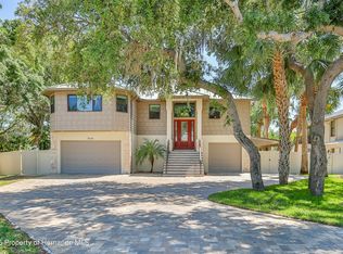 7106 Porpoise St, Weeki Wachee, FL 34607