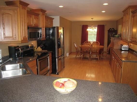 2nd image of 438 Hillview Cir