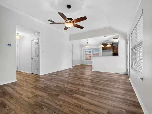 308 Glenview Dr, Aubrey, TX 76227