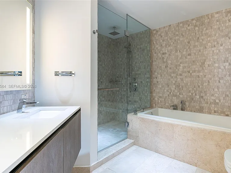 88 SW 7th St #2401 — Photo 10